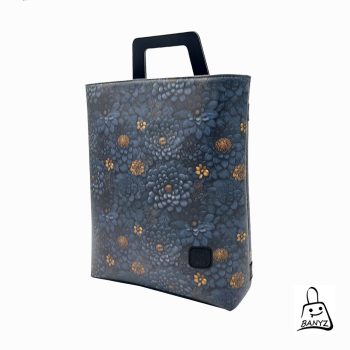 virágmintás fekete többfunkciós női táska hátitáska és kézitáska egyben elölnézetben