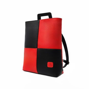 többfunkciós női táska hátitáska és kézitáska egyben piros fekete kivitelben elölnézetben