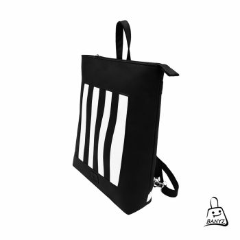 többfunkciós női táska hátizsák és válltáska egyben fekete fehér design